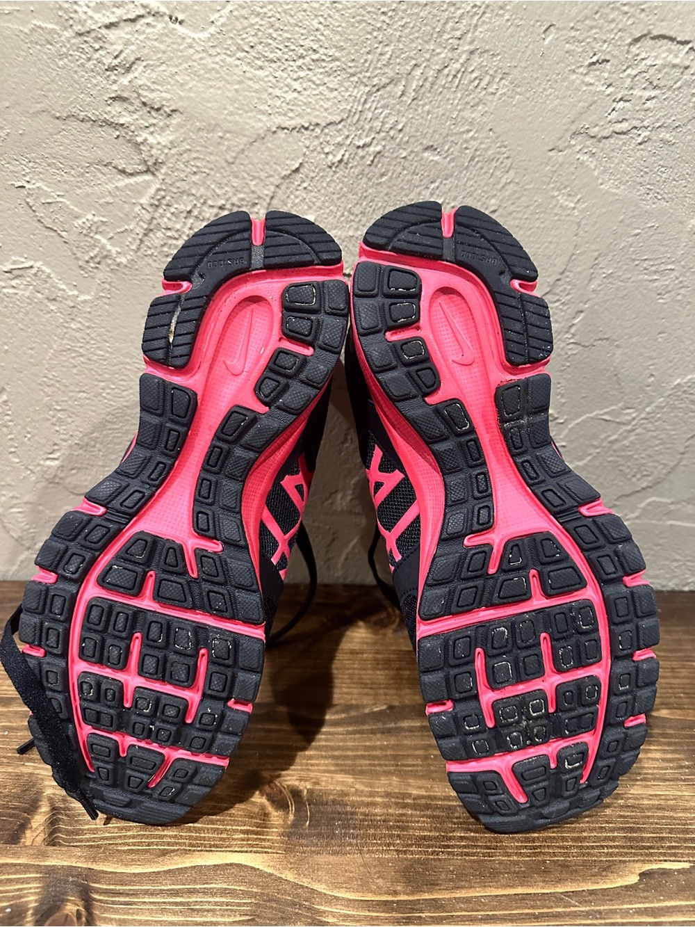 Nike Women's Black and Hot Pink Relentless Running Shoes (only worn twice) - Picture 4 of 4